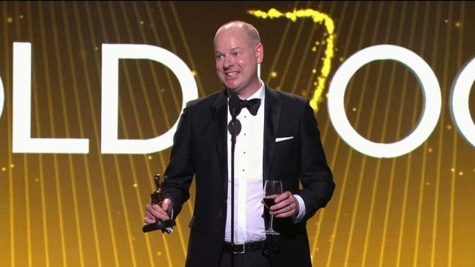 Tom Gleeson accepts the 2019 Gold Logie