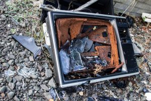 smashed-tv-abandoned-taken-near-dundee-scotland-46241794